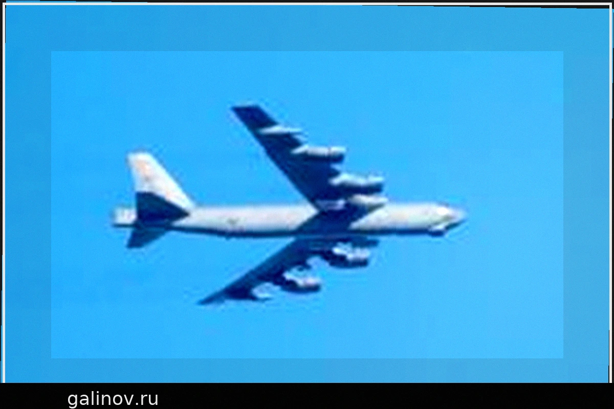 Восемь погибших при крушении бомбардировщика B-52 в Калифорнии