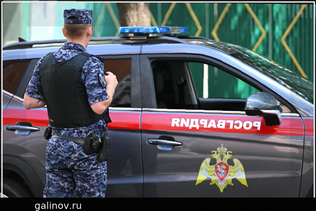 В Омске задержан мужчина, угрожавший людям ножом на детской площадке
