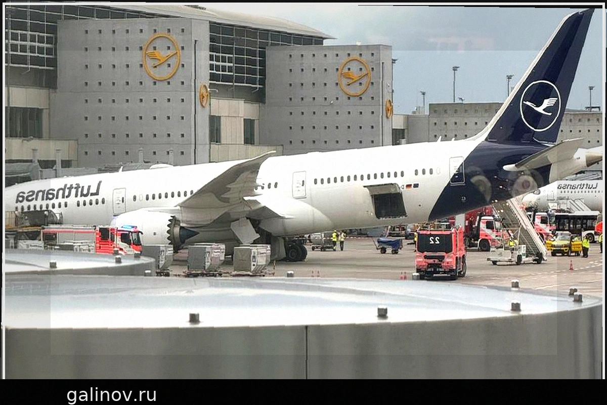 В аэропорту Франкфурта самолет Lufthansa получил повреждение: стойка шасси подломилась, есть пострадавшие