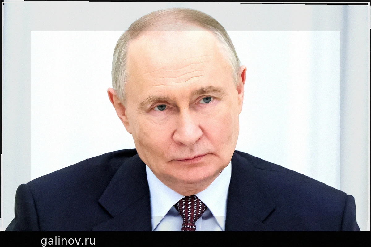 Отец Владимира Путина включен в виртуальный «Бессмертный полк», сообщил Кремль