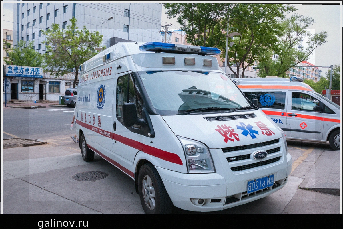 Мальчик выжил после падения с 11-го этажа: Невероятное спасение в Китае