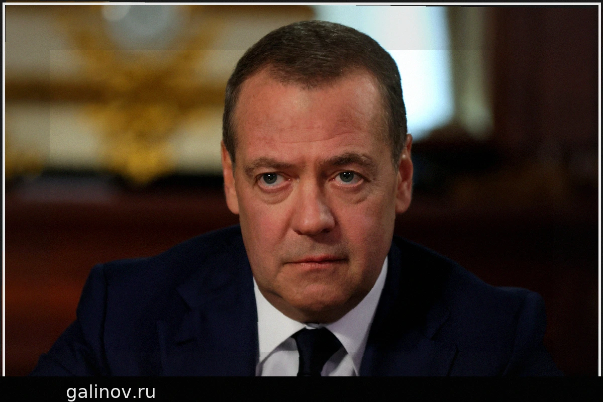 Медведев высказался о лишении Зеленского Ордена Белого орла