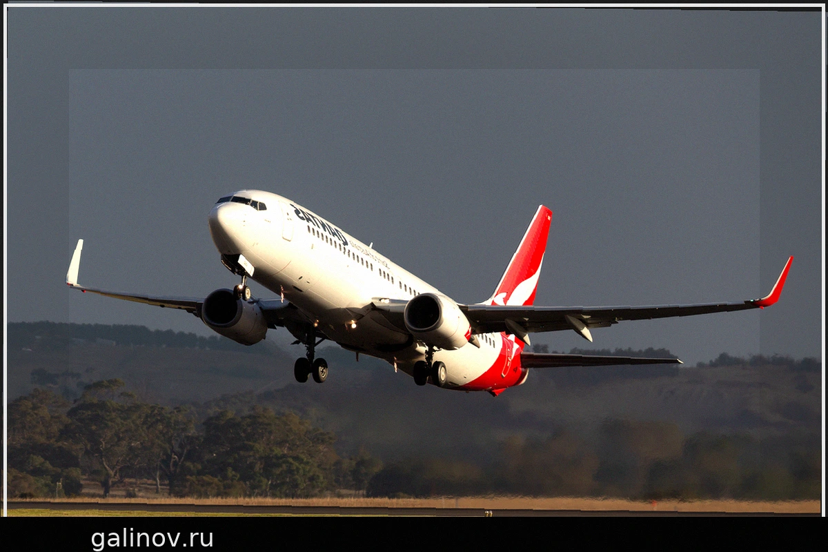 Инцидент на борту Qantas: пьяный пассажир пытался задушить попутчика и покусал стюардессу